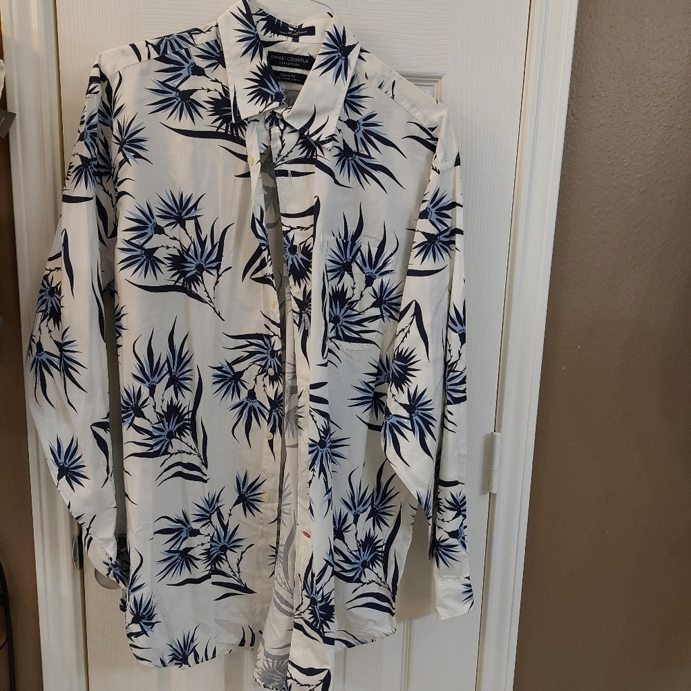 Men's used Daniel Cremieux  shirt.